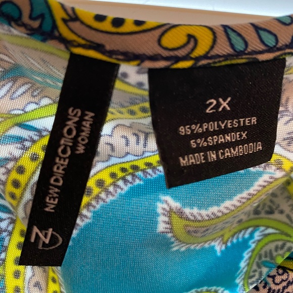 Beautiful blouse - Picture 2 of 2